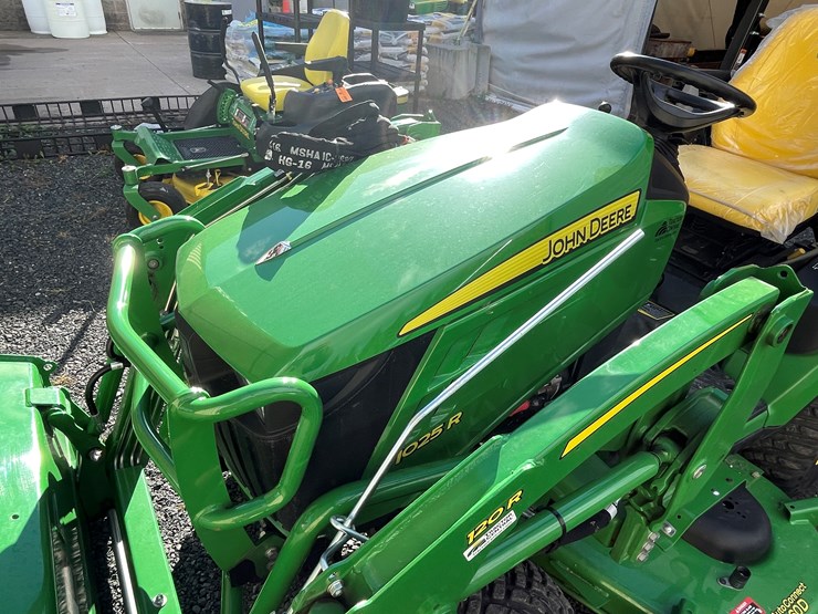 2024-john-deere-1025r-image-13
