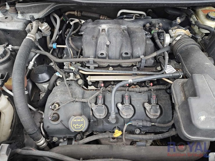 2016-ford-explorer-image-8