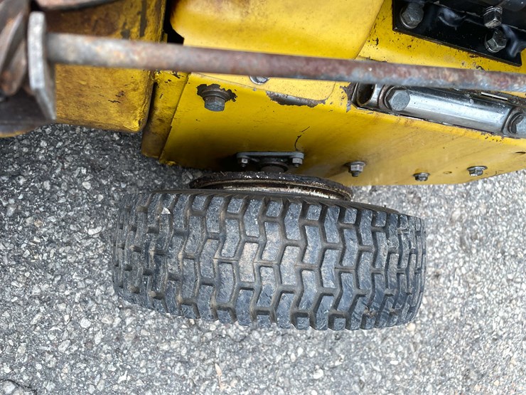 #14035-•-(2)-bolens-24"-snow-blower-(o4)-image-12