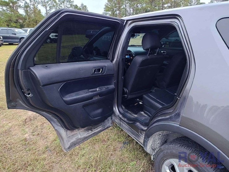 2016-ford-explorer-image-24