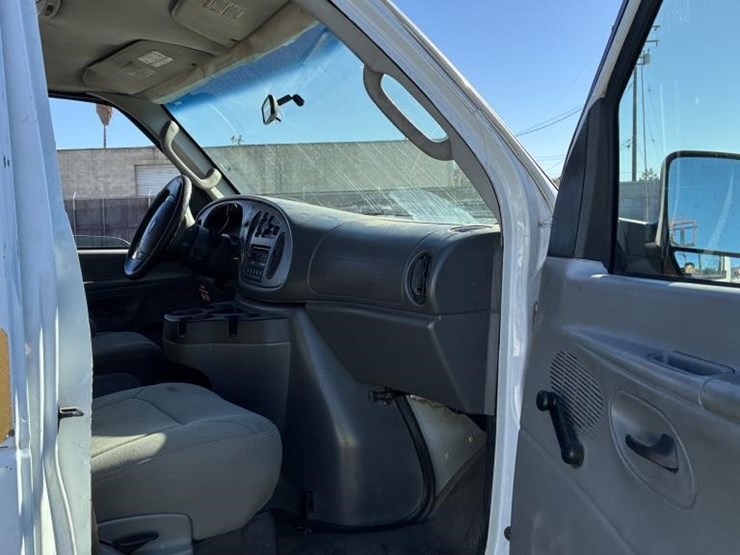 2006-ford-e350-image-11
