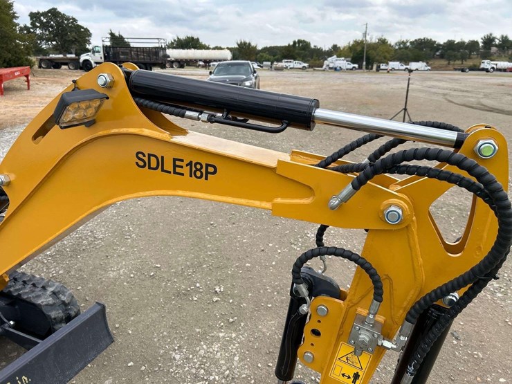 2025-sdlanch-sdle18p-mini-excavator-image-16
