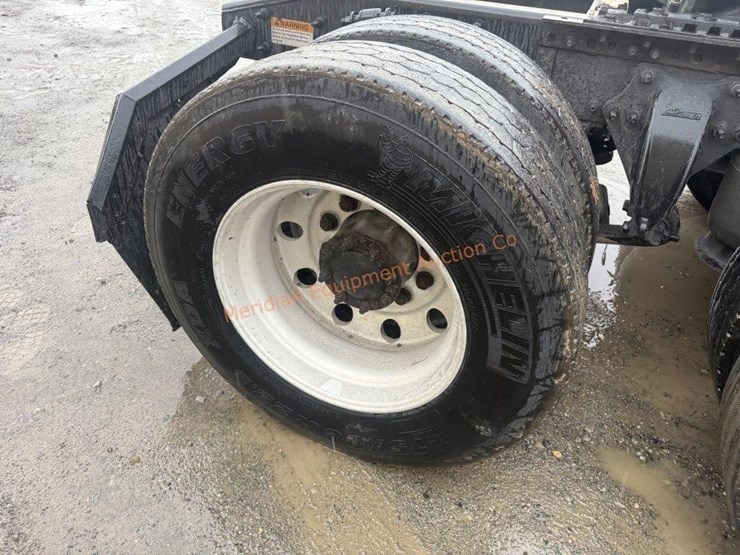 2015-freightliner-cascadia-113-image-24