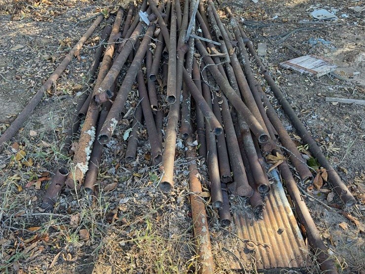 assortment-of-oil-field-pipe-image-1