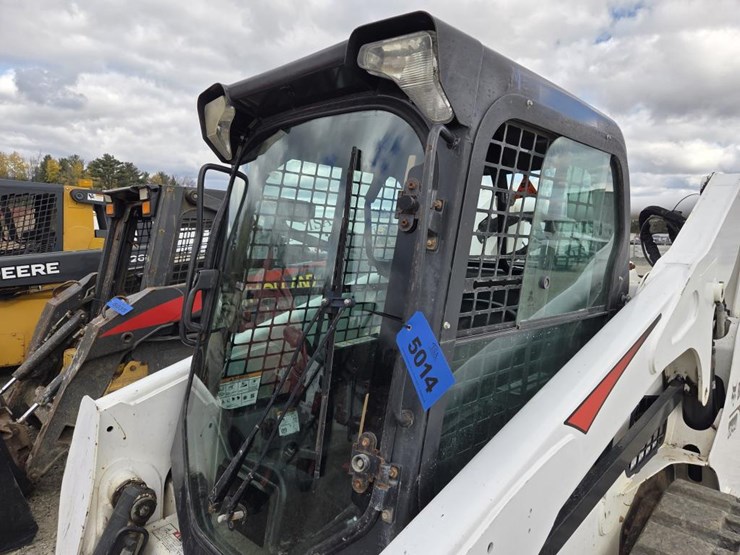 2019-bobcat-t740-image-35