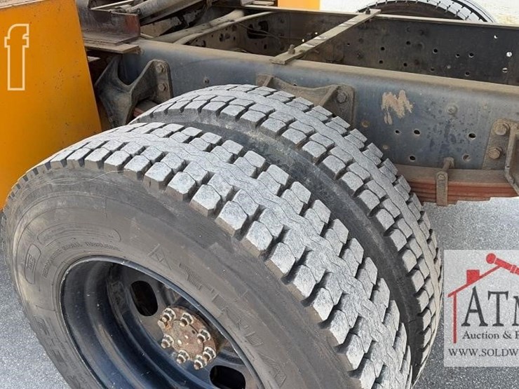 2004-international-durastar-4200-image-7