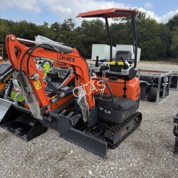 #71 • Land Hero Mini Excavator - Model: LDH-ME18 GAS