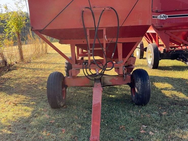 250-bushel-gravity-wagon-with-hyd.-j&m-seed-auger,-double-compartment,-double-door-image-2