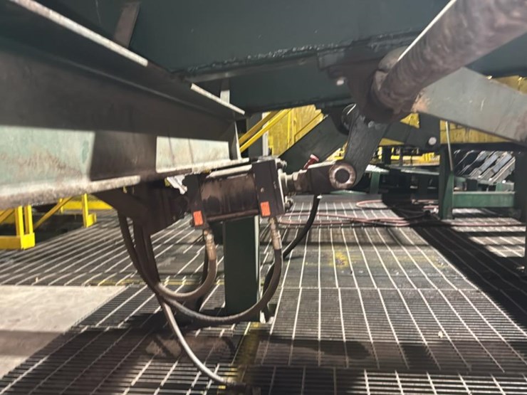 #122-•-inclined-transfer-deck-image-15