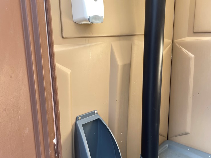#5661-•-satellite-ind.-inc.-porta-potty-image-6
