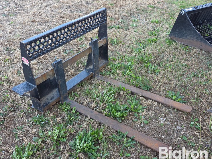 h-h-fabrication-pallet-fork-attachment-image-3