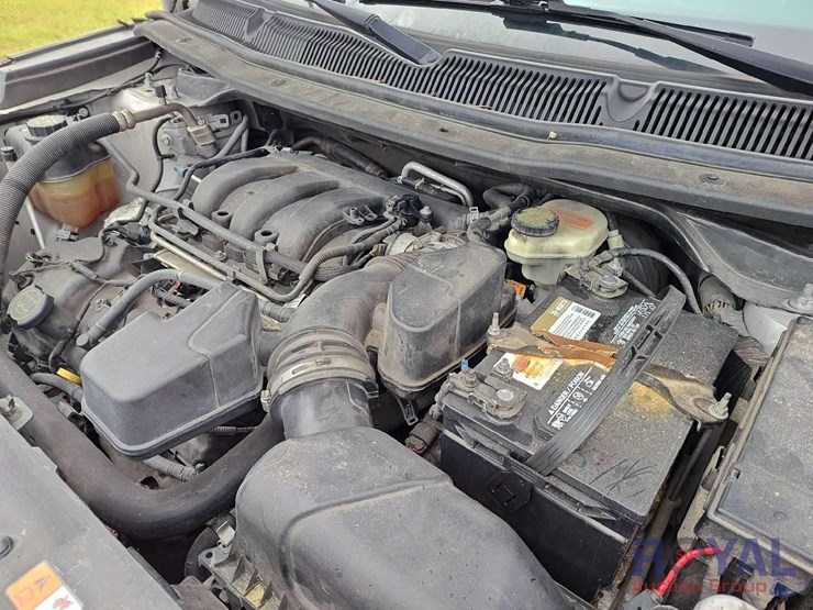 2016-ford-explorer-image-8