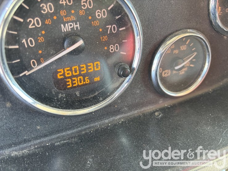 2020-peterbilt-348-image-15