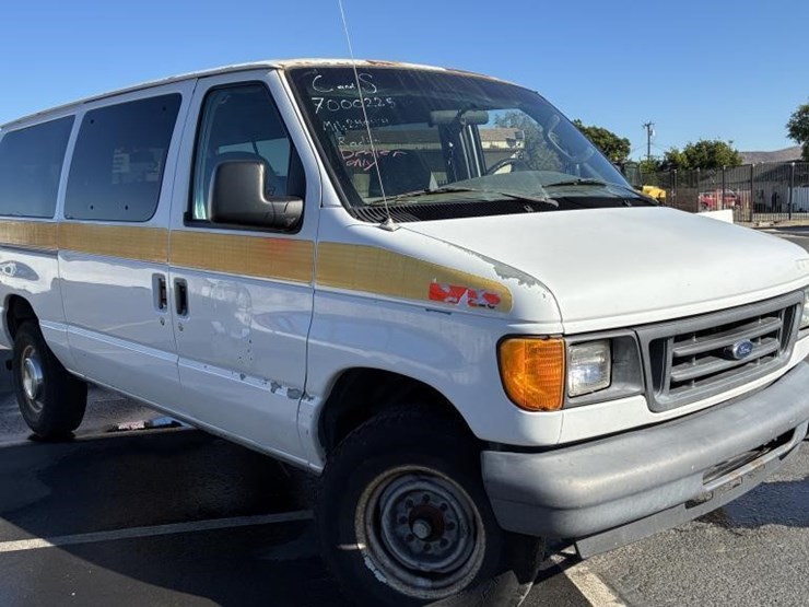 2006-ford-e350-image-3