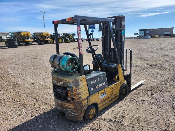 caterpillar-30-warehouse-forklift-image-4