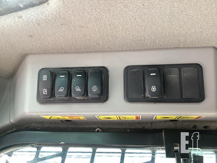 2021-caterpillar-299d3-image-19