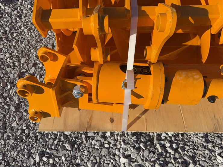 qty-(8)-cat-301-excavator-attachments-image-3