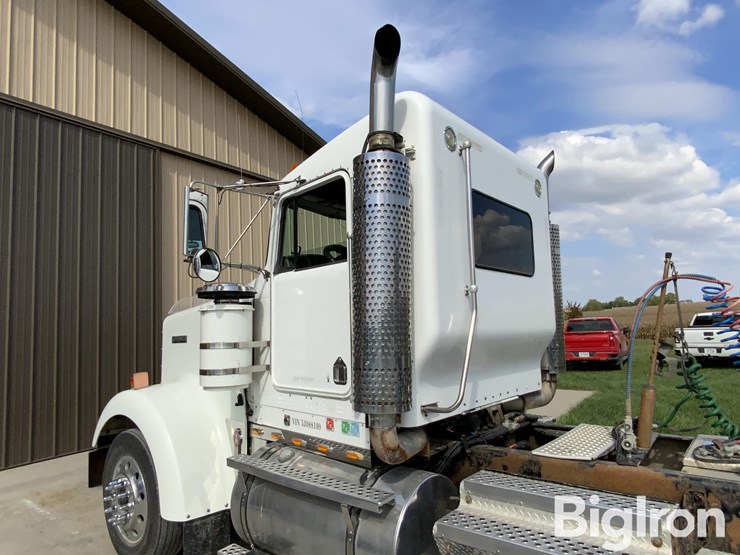 2005-kenworth-w900-image-17