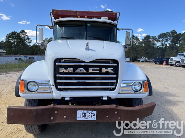 2003-mack-cv713-granite-image-8