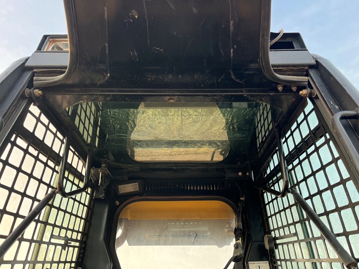 2006-john-deere-320-image-10