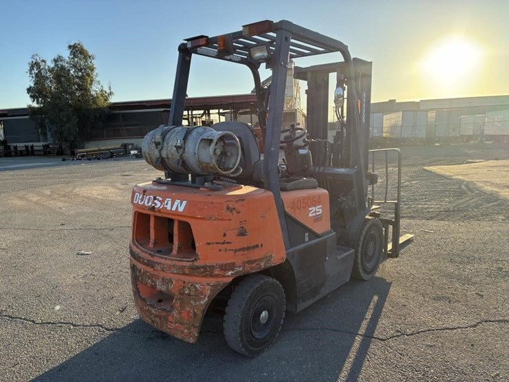 2015-doosan-g25g-image-3