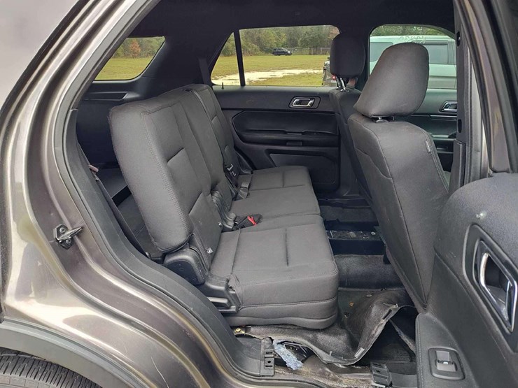 2017-ford-explorer-image-18