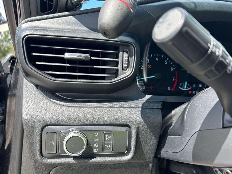 2020-ford-explorer-image-15