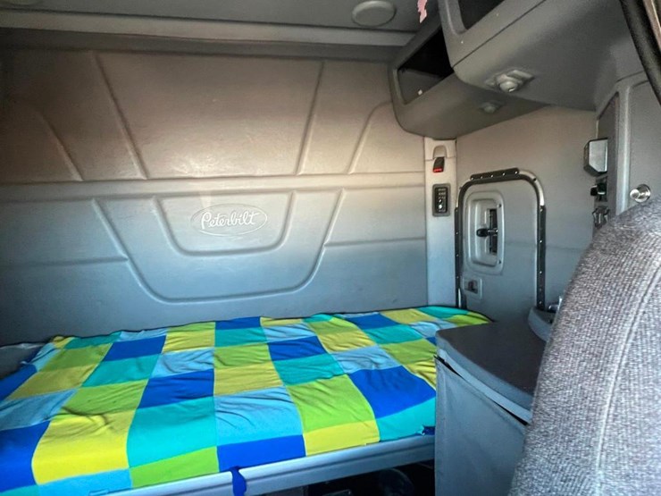 2014-peterbilt-579-image-18