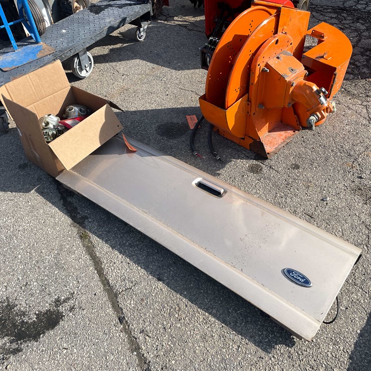 #14101 • Ford Parts (O4)