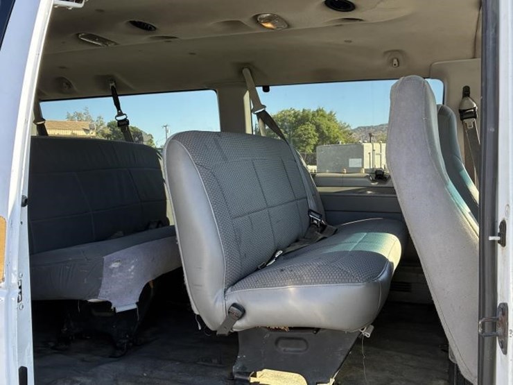 2006-ford-e350-image-12