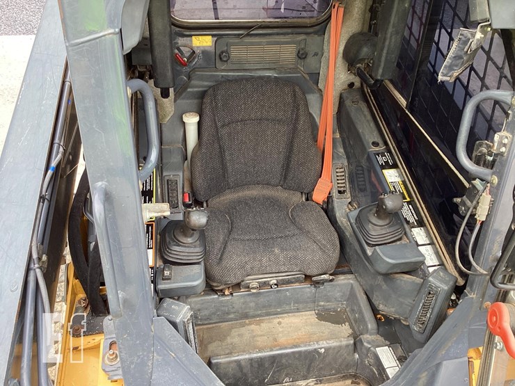 2020-deere-331g-image-14