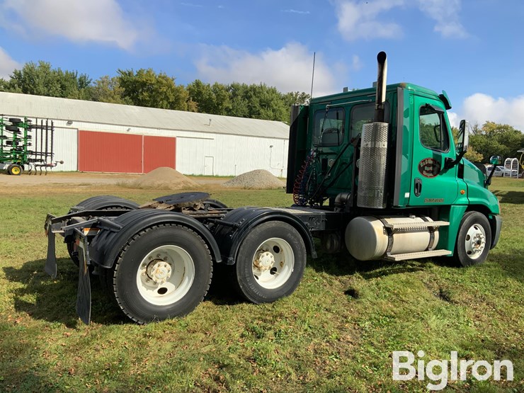 2016-freightliner-cascadia-125-image-5