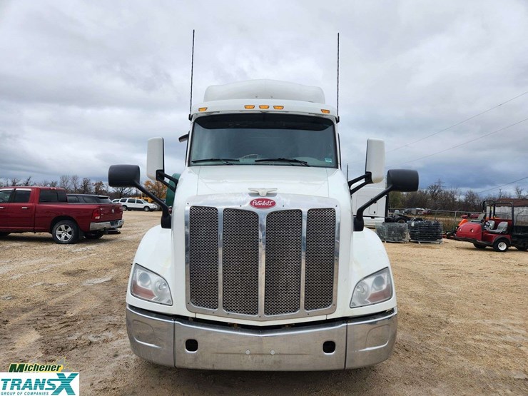 2019-peterbilt-579-image-12