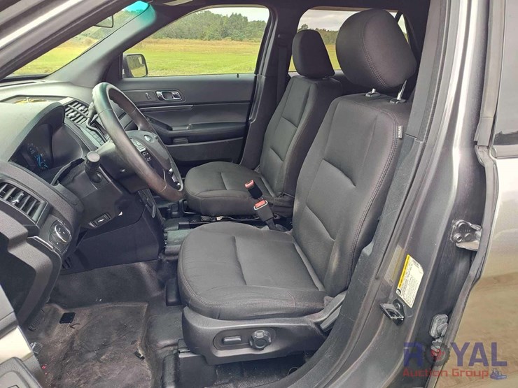 2016-ford-explorer-image-38