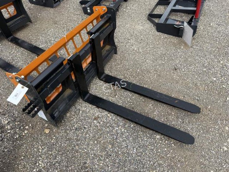 #116-•-land-honor-skid-steer-42"-pallet-forks-image-1