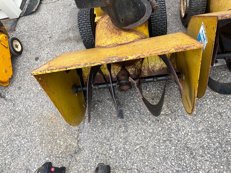 #14035-•-(2)-bolens-24"-snow-blower-(o4)-image-32