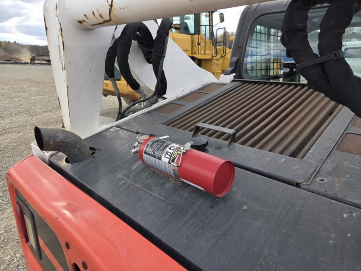 2019-bobcat-t740-image-26