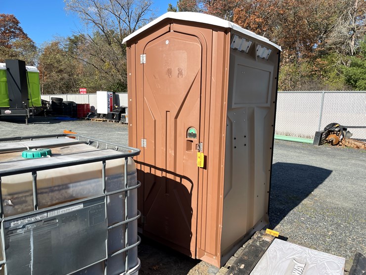 #5661-•-satellite-ind.-inc.-porta-potty-image-1