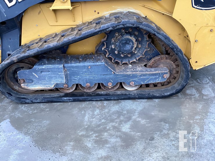 2020-deere-317g-image-11