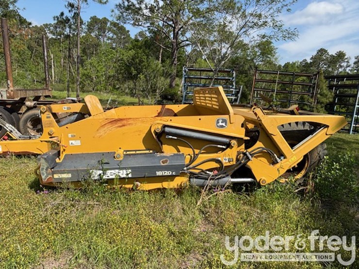 2013-deere-1812c-image-2