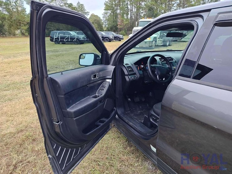 2016-ford-explorer-image-11