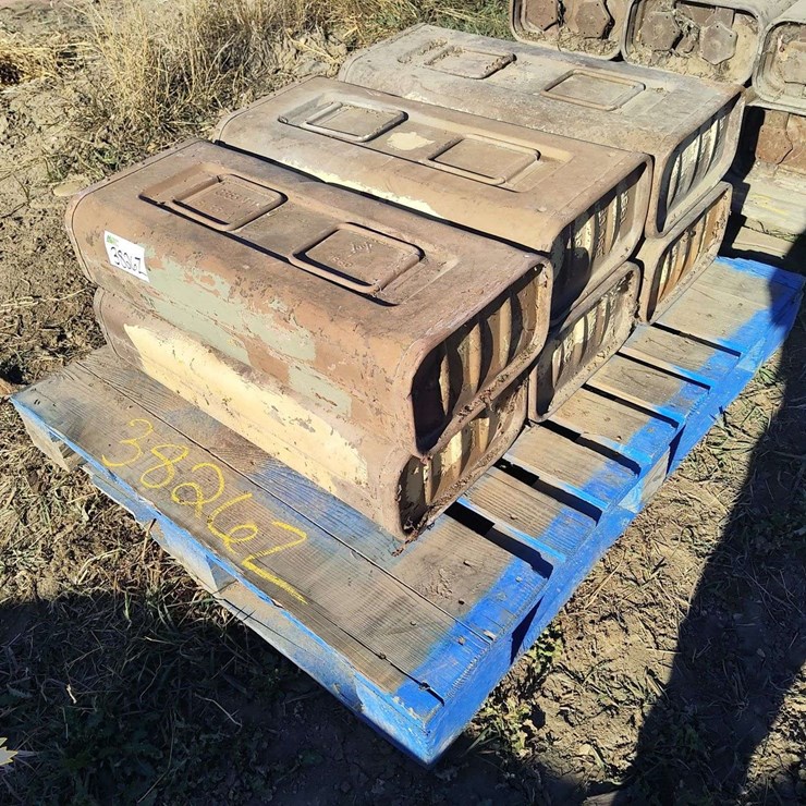 Pallet of 6 Metal Army Boxes