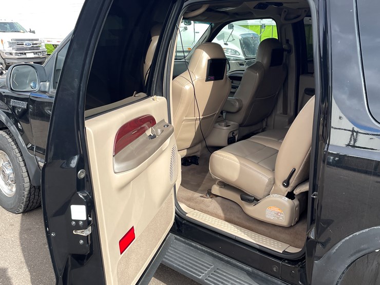 2003-ford-excursion-image-57