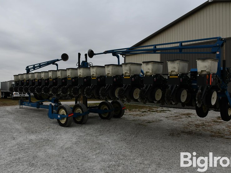 2005-kinze-3600-image-7