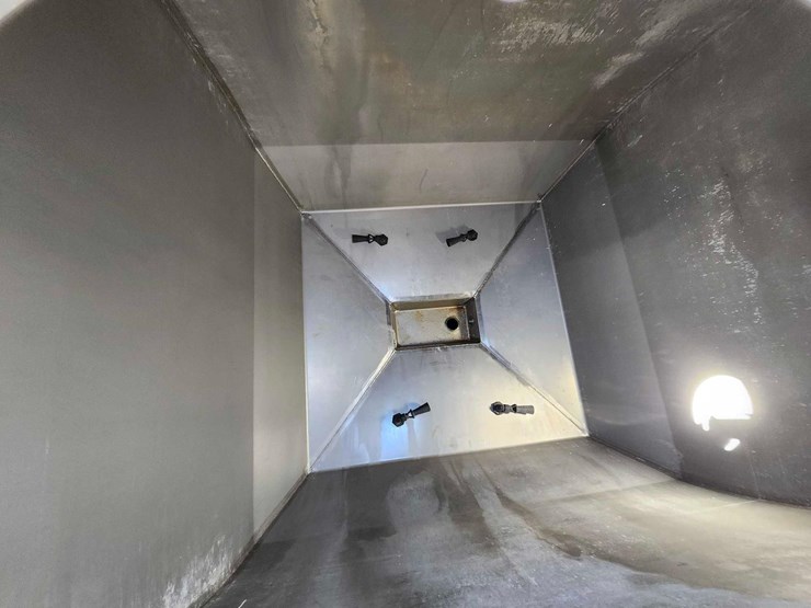 2010-john-deere-4830-image-23