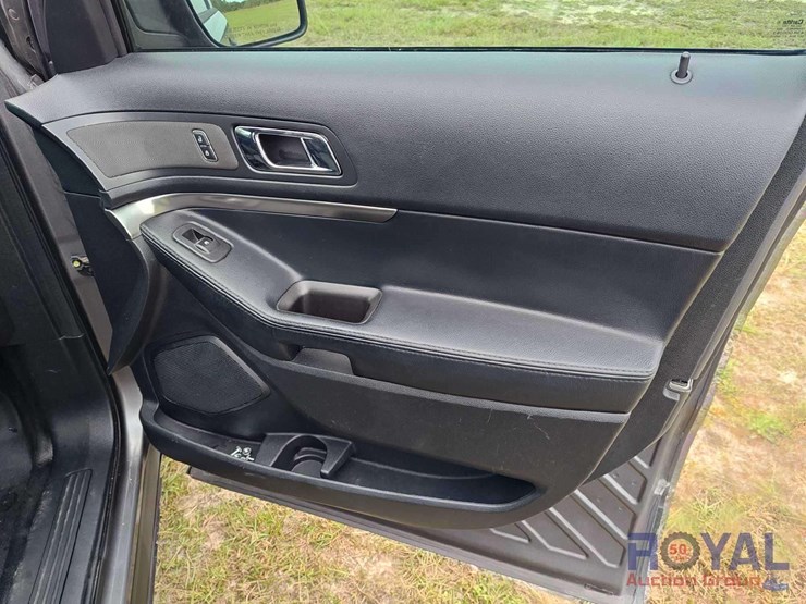 2016-ford-explorer-image-29