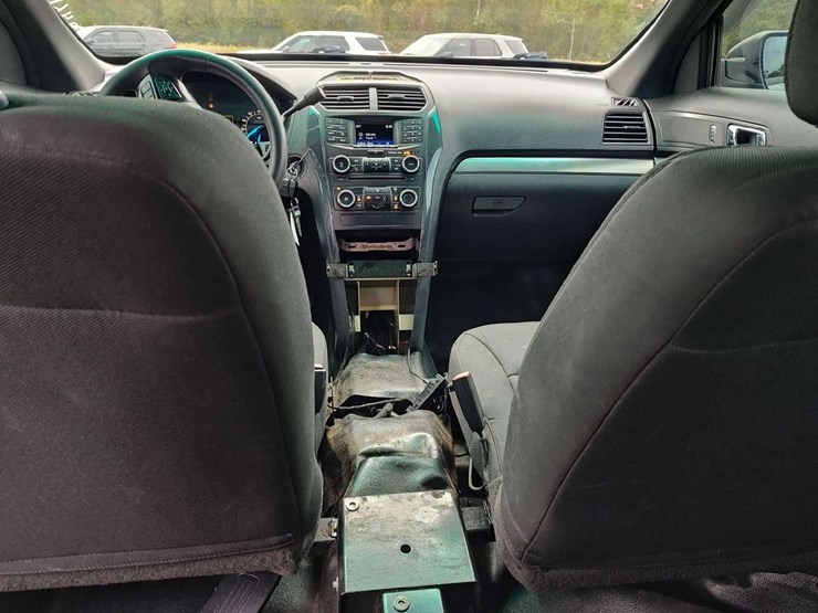 2017-ford-explorer-image-23