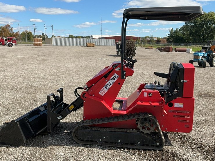 #1000-•-sda140t-mini-skid-steer-loader-with-bucket-&-fork-attachments-image-2