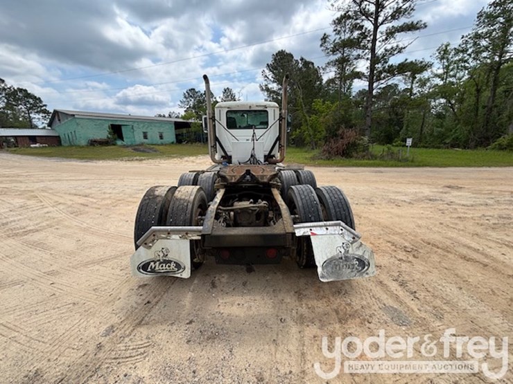 2014-mack-chu613-image-7