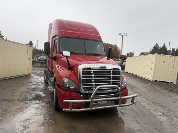 2015-freightliner-cascadia-113-image-16